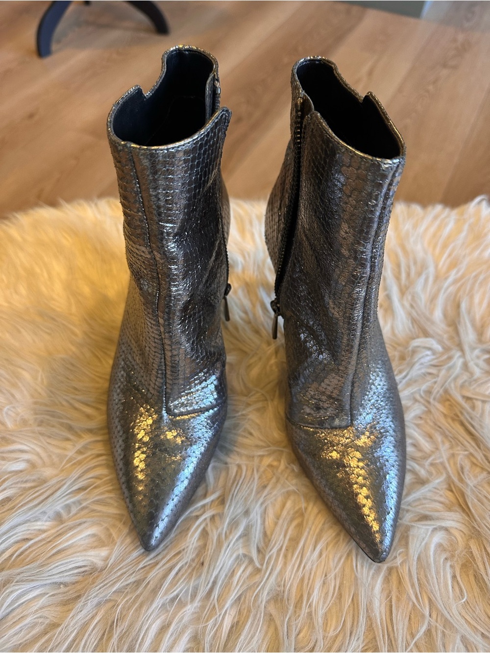 ✨LIKE NEW Michael Kors Dorothy Flex Bootie in Anthracite Metallic  Size 5 ✨ - Picture 7 of 14